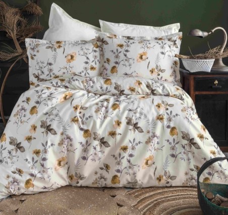 Sügise mustriga heledal põhjal puuvillsatäänist voodipesu.