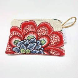 Väike ilma voodrita mustriga gobeläänkangast kosmeetikakott.