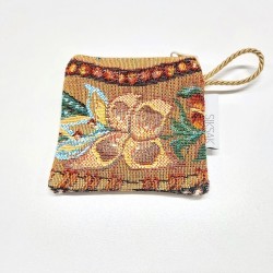 Väga väike kosmeetikakott kirju mustriga pruunides toonides gobeläänkangast.