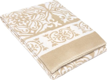 Beeži tooni ornamendi mustriga pehme karvastatud baikatekk.