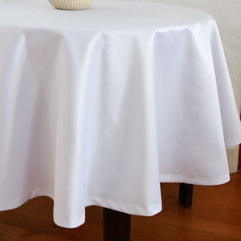 Valge pidulik ühevärviline teflontöötlusega laudlina.