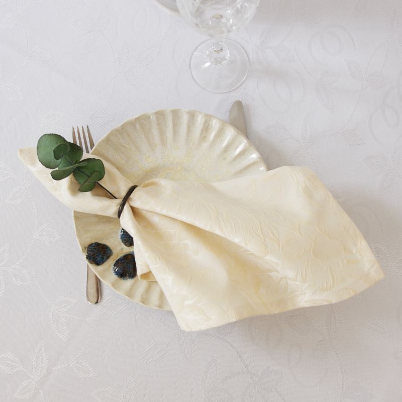 Šampanje tooni troopilise tiheda mustriga servjett.