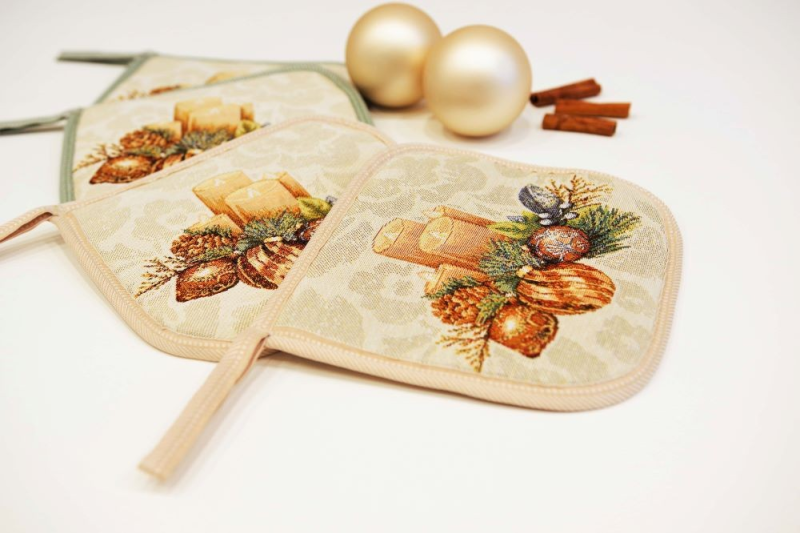 Jõulupärja ja küünlaga pajalapid.