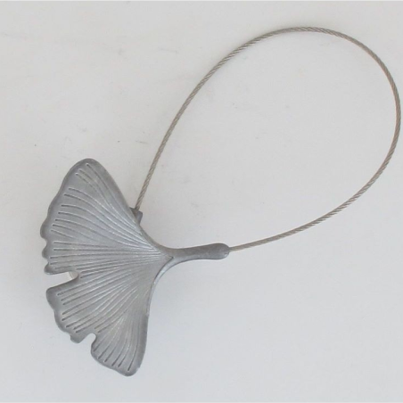 Metallist lehviku kujuline metallist tugevat tamiiliga kardinamagnet.