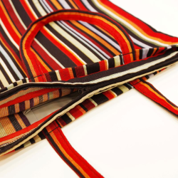 Kantolaukku VIENA, raidallinen, vetoketjullinen