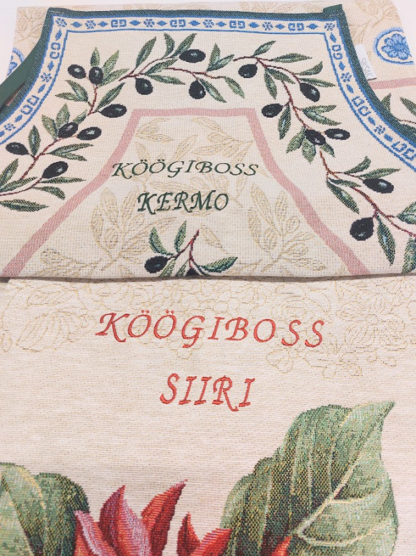 Esiliina LILL, brodeerattu RAKKAALLE ÄITILLE