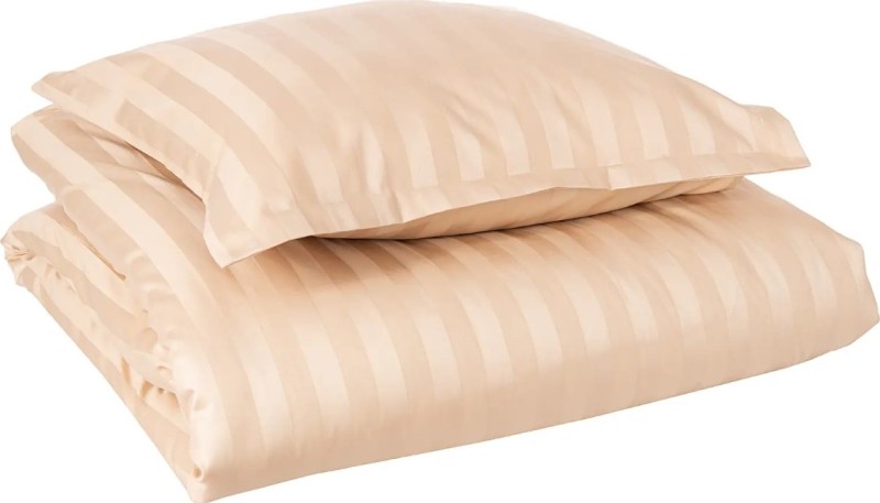 Beeži toonii triipsatiin voodipesu.