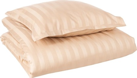 Beeži toonii triipsatiin voodipesu.